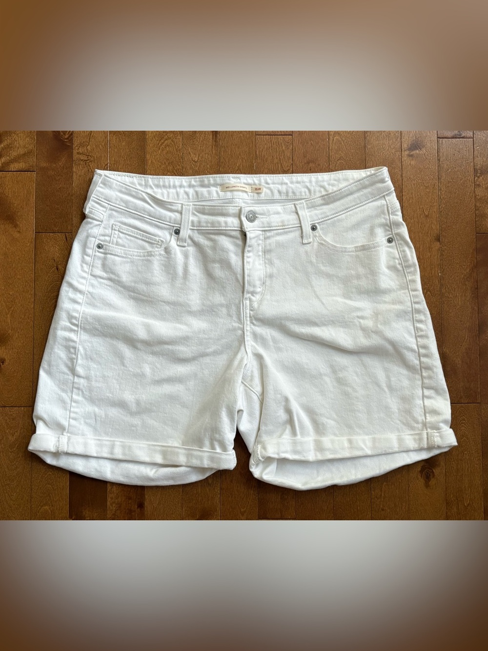 Levi’s Mid Length Denim Shorts Womens Plus Size 16W White Cuffed Cuffed Hem